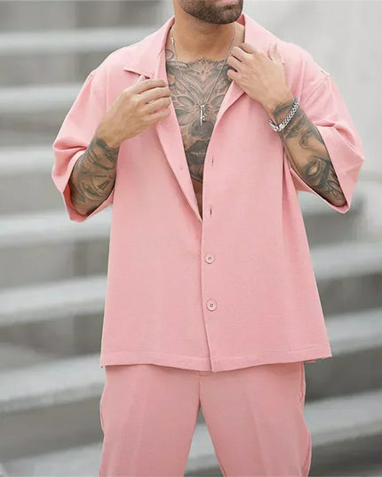 Ensemble décontracté pour homme en deux pièces avec chemise à manches courtes et pantalon