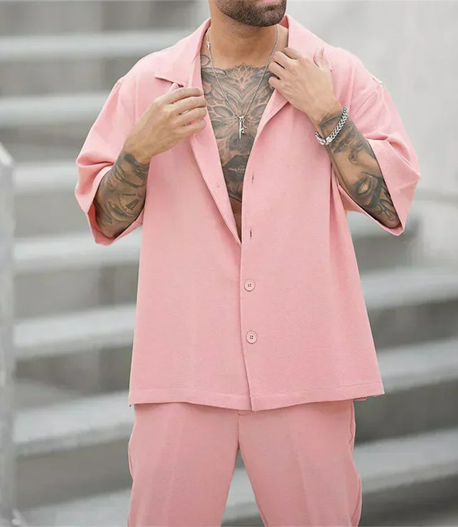 Ensemble décontracté pour homme en deux pièces avec chemise à manches courtes et pantalon