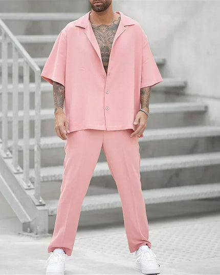 Ensemble décontracté pour homme en deux pièces avec chemise à manches courtes et pantalon