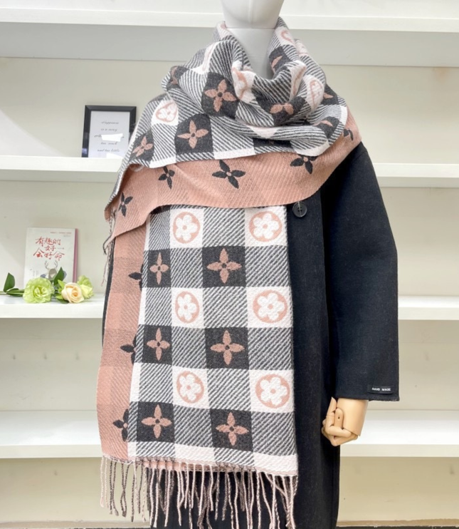 Women's Check Scarf with Playful Motifs and Fringe