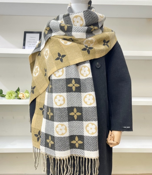 Women's Check Scarf with Playful Motifs and Fringe
