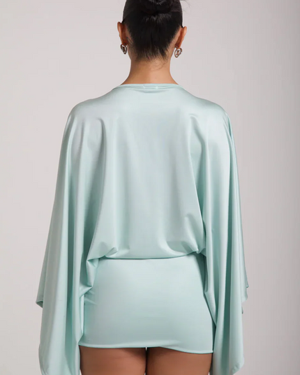 Vestido mini de fiesta para mujer con mangas capa y caída fluida