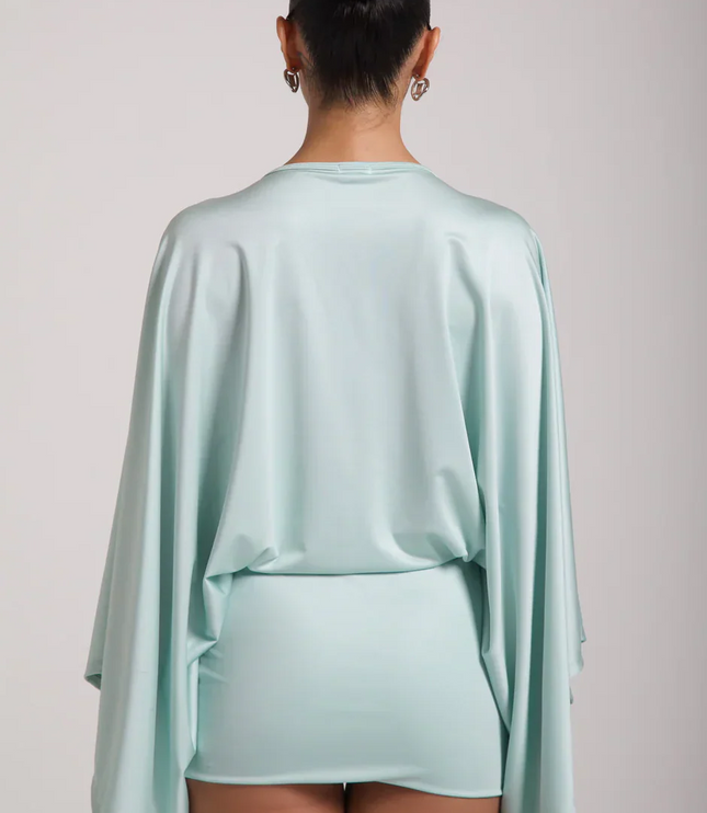 Vestido mini de fiesta para mujer con mangas capa y caída fluida