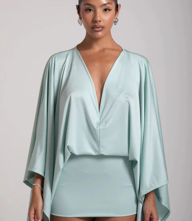 Vestido mini de fiesta para mujer con mangas capa y caída fluida