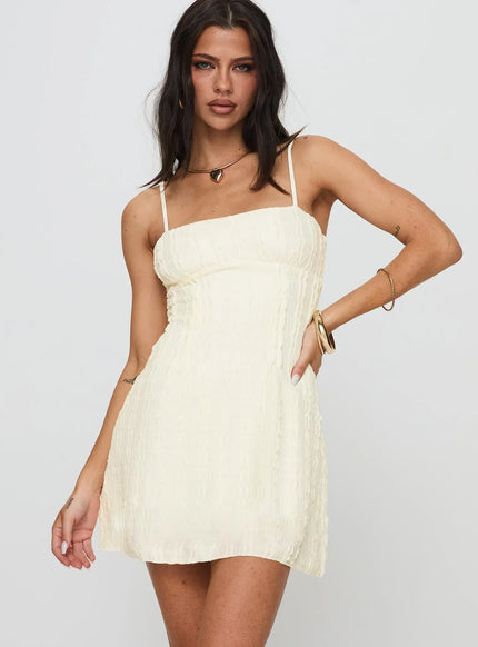 Vestido mini bodycon sin mangas para mujer con fruncido estilo cóctel