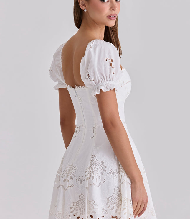 Vestido mini blanco para invitada de boda de verano para mujer