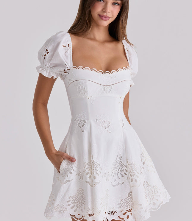 Vestido mini blanco para invitada de boda de verano para mujer