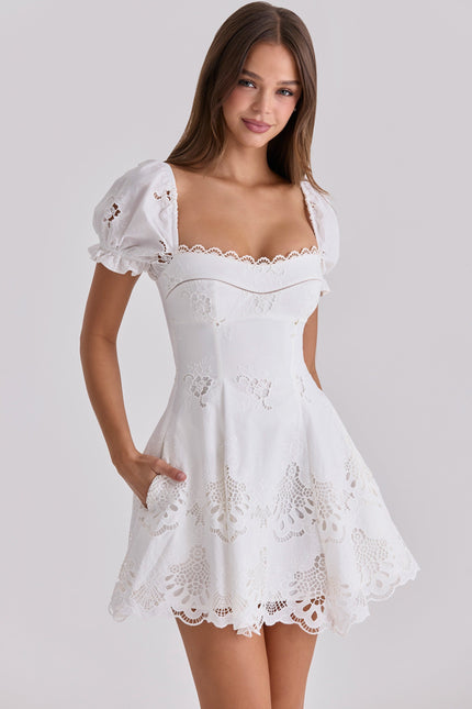 Vestido mini blanco para invitada de boda de verano para mujer