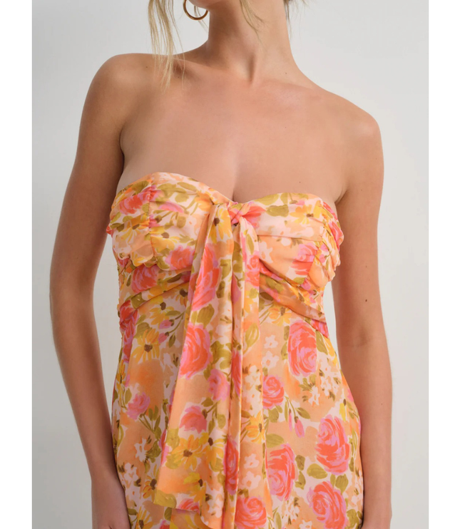 Vestido mini sin tirantes con flores para invitada de boda para mujer