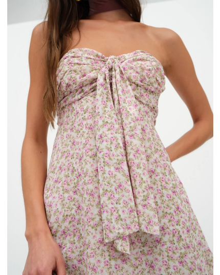 Vestido mini sin tirantes con flores para invitada de boda para mujer