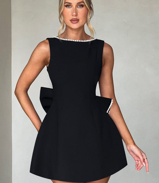 Vestido mini línea A para invitada de boda con cuello de perlas para mujer