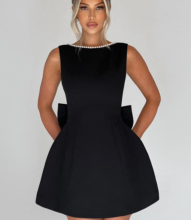 Vestido mini línea A para invitada de boda con cuello de perlas para mujer