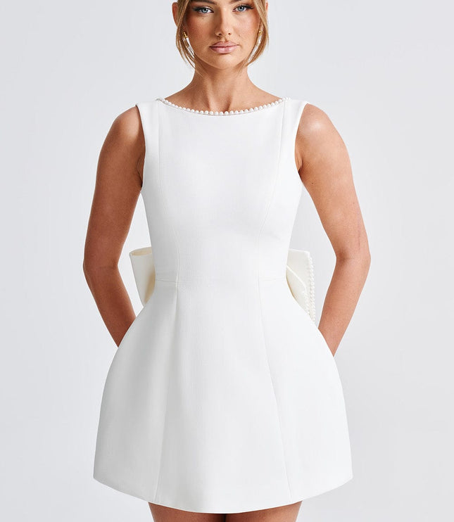 Vestido mini línea A para invitada de boda con cuello de perlas para mujer