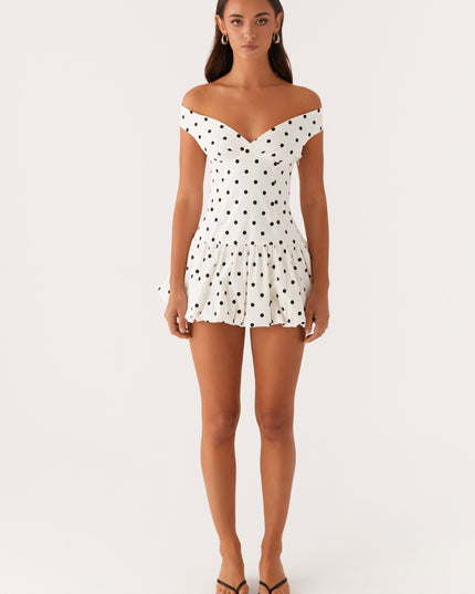Vestido mini de lunares para invitada de boda con hombros descubiertos para mujer