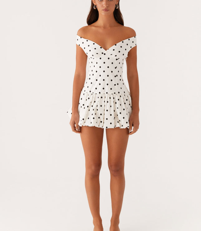 Vestido mini de lunares para invitada de boda con hombros descubiertos para mujer