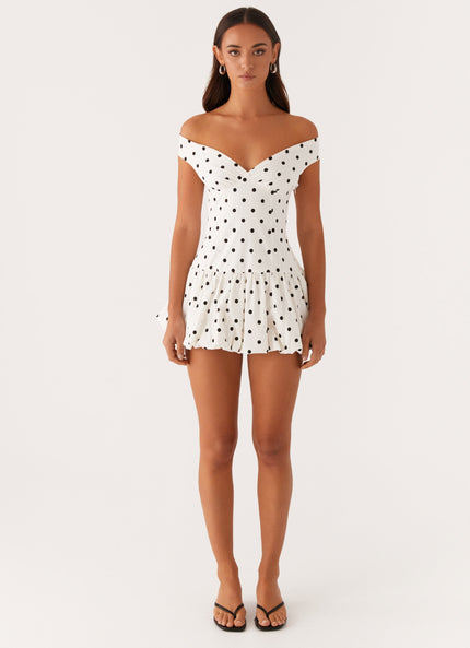 Vestido mini de lunares para invitada de boda con hombros descubiertos para mujer