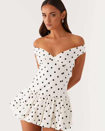 Vestido mini de lunares para invitada de boda con hombros descubiertos para mujer