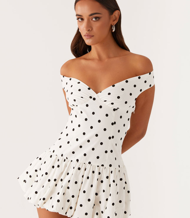 Vestido mini de lunares para invitada de boda con hombros descubiertos para mujer