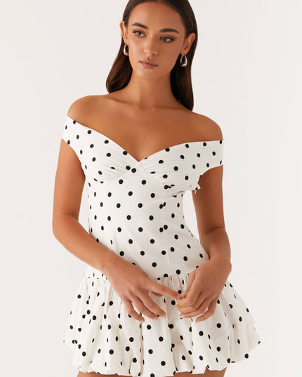 Vestido mini de lunares para invitada de boda con hombros descubiertos para mujer