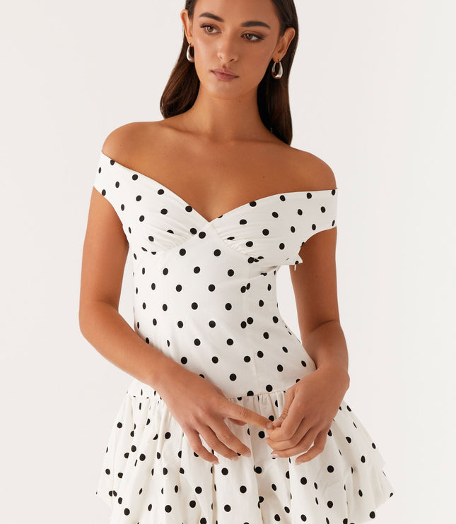 Vestido mini de lunares para invitada de boda con hombros descubiertos para mujer